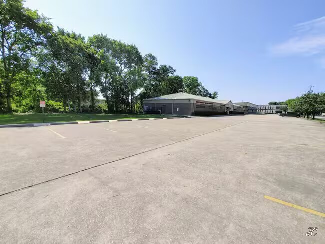 More Photos Of 2910 Antoine Dr, Houston Unknown For Lease