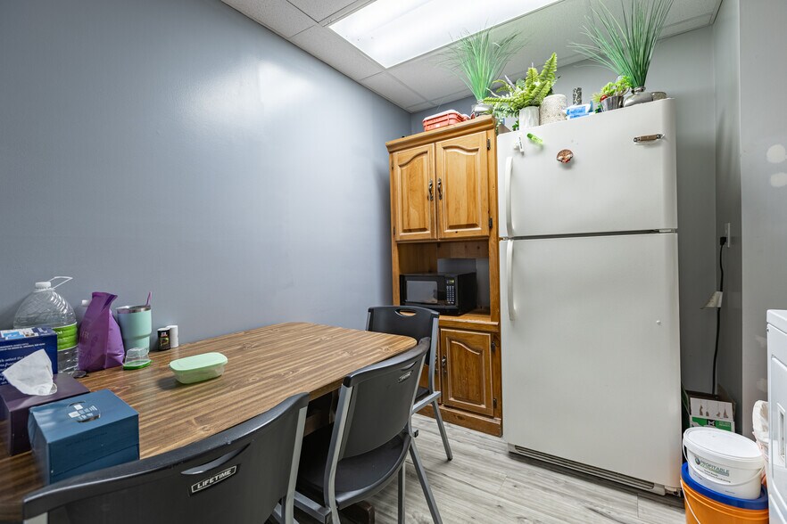 More Photos Of 2312 S Rogers St, Bloomington Freestanding For Sale