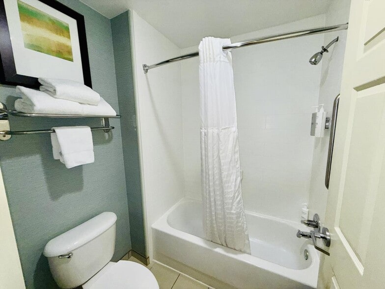 More Photos Of 9169 Markville Dr, Dallas Hotel For Sale