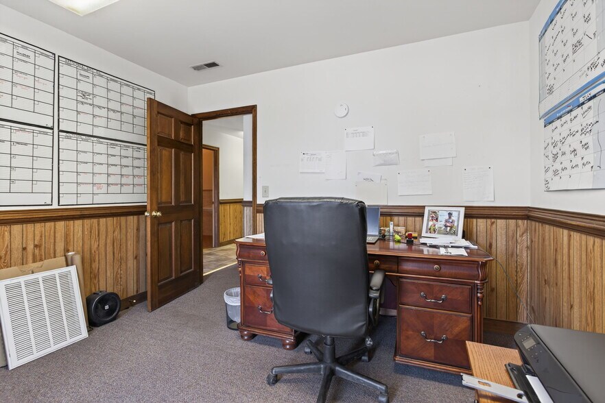 More Photos Of 102 Industrial Blvd, Toano Office For Sale