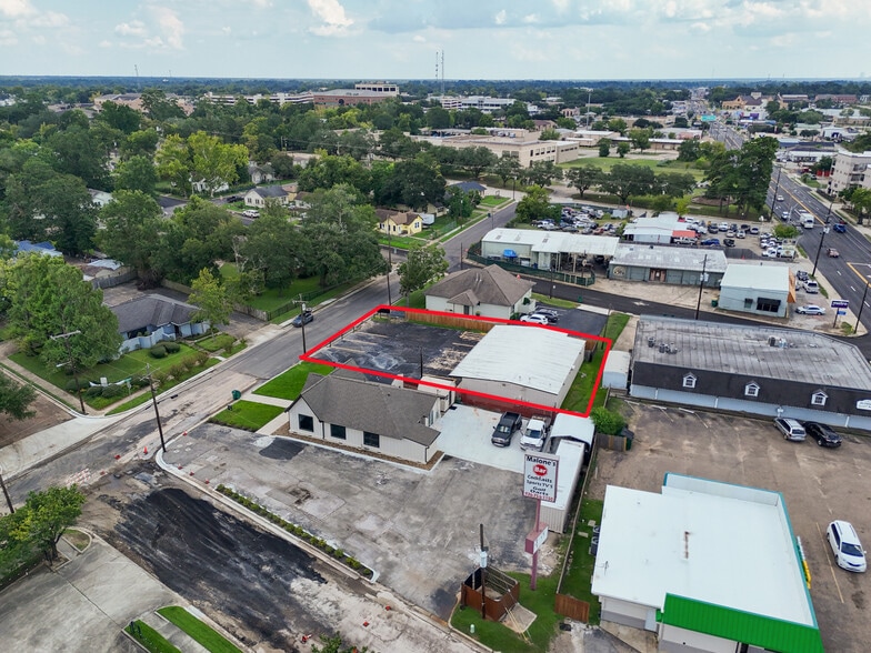 More Photos Of 909 Houston St, Conroe Freestanding For Sale