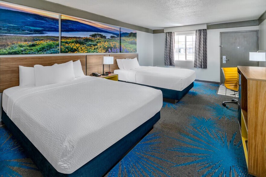 More Photos Of 903 Main St, Delta Hotel For Sale