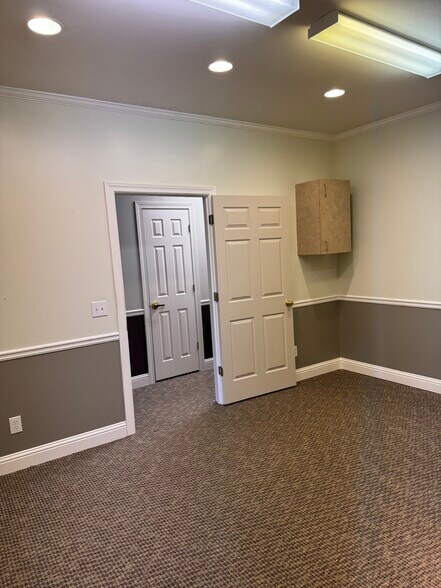 More Photos Of 107 Colony Park Dr, Cumming Office For Lease