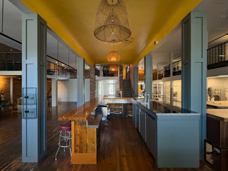 More Photos Of 21 E Main St, Walla Walla General Retail For Lease