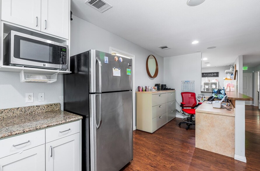 More Photos Of 4611 Menchaca Rd, Austin Medical For Sale