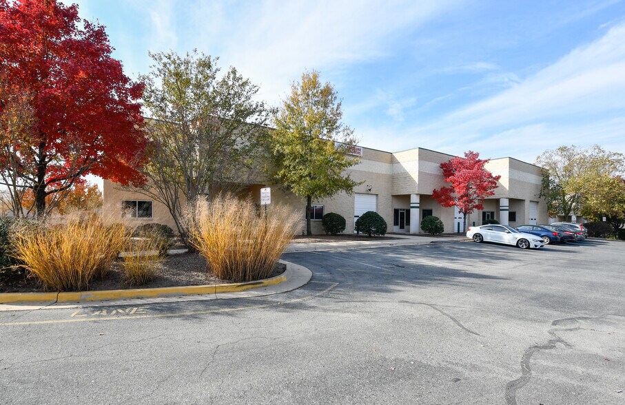 More Photos Of 12 Commerce Pky, Fredericksburg Flex For Lease