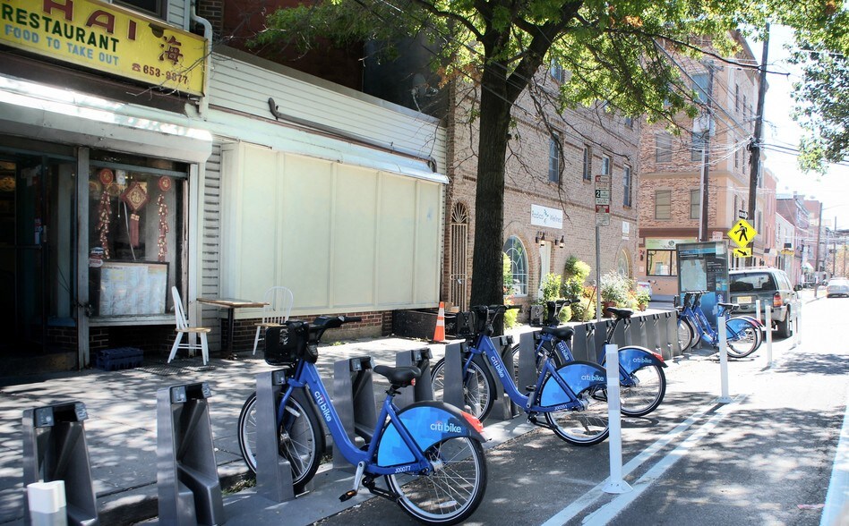 More Photos Of 304 Newark Ave, Jersey City Storefront Retail Office For Lease
