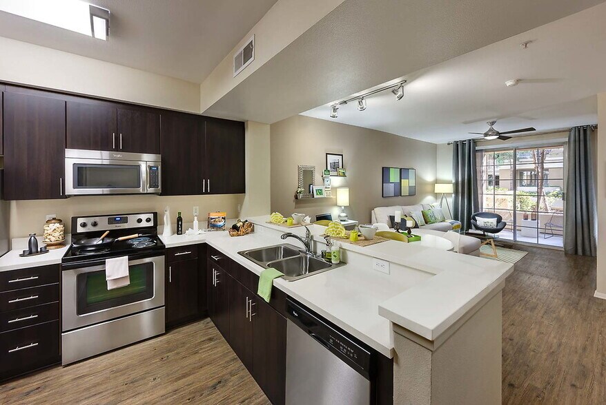 More Photos Of 31 E MacArthur Crescent Dr, Santa Ana Apartments For Lease