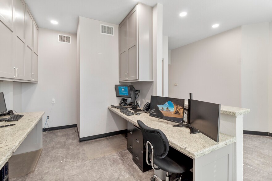 More Photos Of 2911 S Texas Ave, College Station Medical For Sale