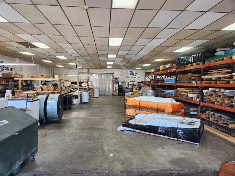 More Photos Of 3013 Bank St, Charlotte Showroom For Lease