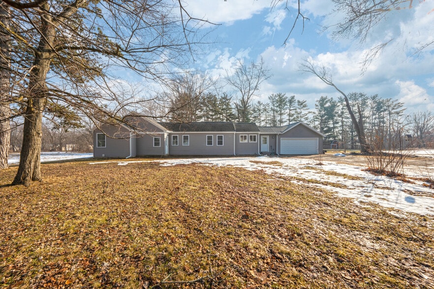 More Photos Of 15087 N Holly Rd, Holly Office For Sale