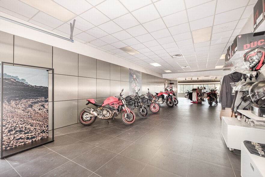 More Photos Of 944 State Route 28, Milford Auto Repair For Sale