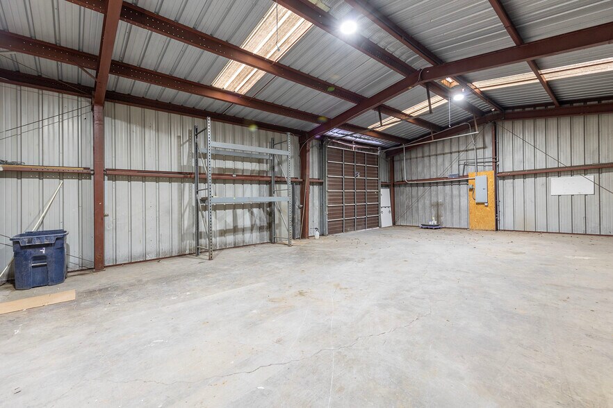 More Photos Of 12 A Cattlemans Ln, Berryville Warehouse For Lease