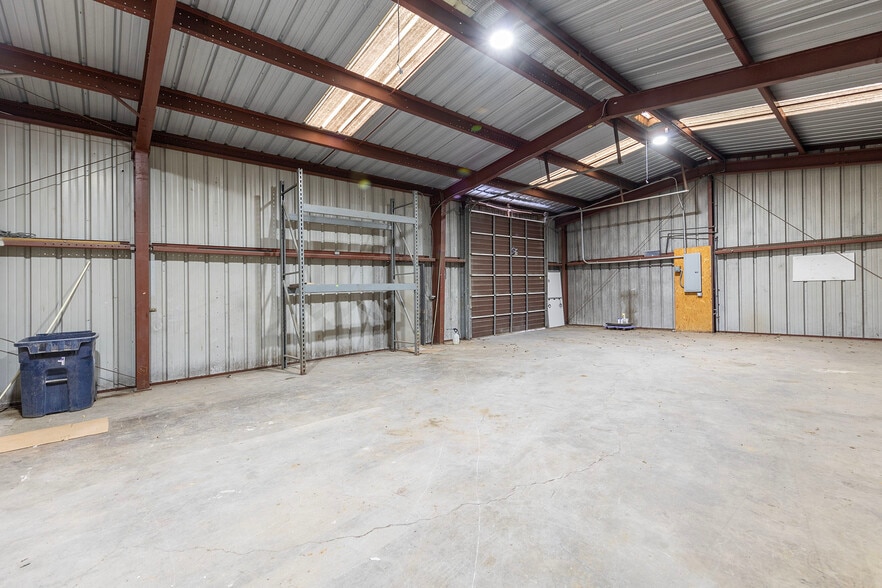 More Photos Of 12 A Cattlemans Ln, Berryville Warehouse For Lease