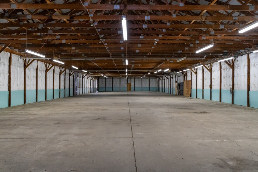 More Photos Of 1575 Lake St, Elmira Manufacturing For Lease