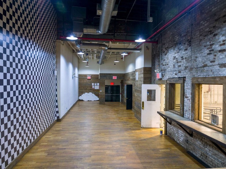 More Photos Of 25 Franklin St, Brooklyn Light Manufacturing For Lease