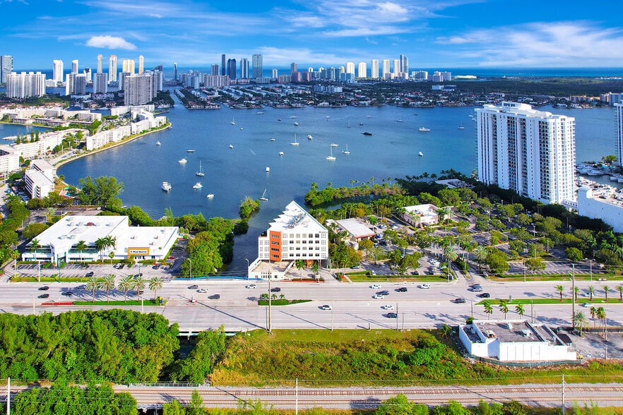 Primary Photo Of 17501 Biscayne Blvd, Aventura Office For Sale