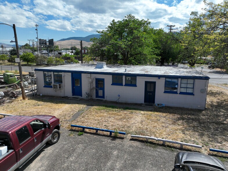 More Photos Of 1621 N Spruce St, La Grande Manufacturing For Sale