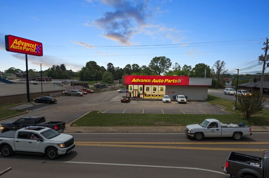 Primary Photo Of 45 Main St, Savannah Auto Repair For Sale