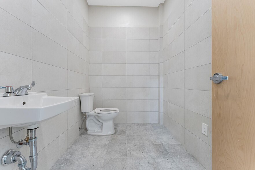 More Photos Of 14525-14570 NW 26th Ave, Opa Locka Manufacturing For Lease