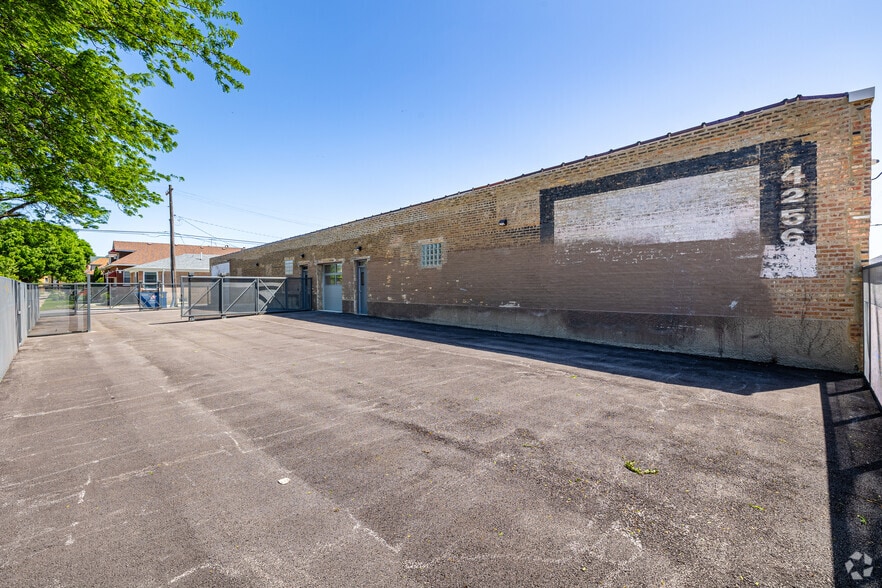 More Photos Of 4256 W Diversey Ave, Chicago Warehouse For Lease