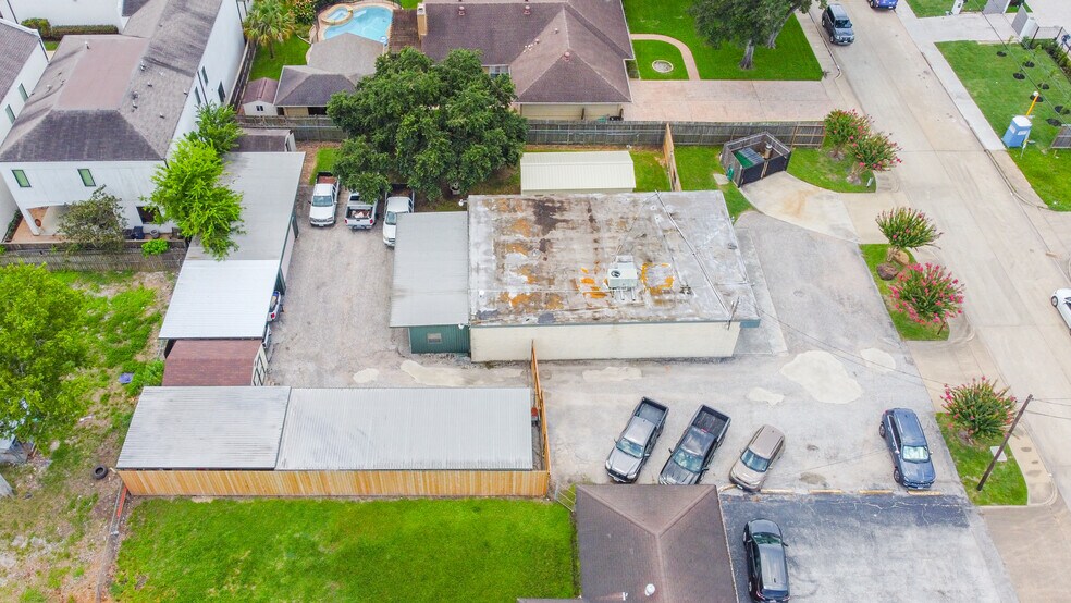 More Photos Of 1722 Monarch Oaks St, Houston Office For Lease
