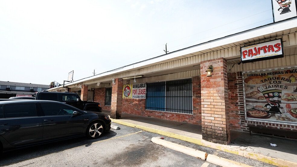 More Photos Of 6615-6627 Brittmoore Rd, Houston Storefront For Lease