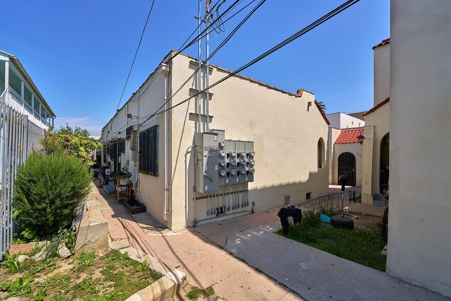 More Photos Of 3262 Monette Pl, Los Angeles Apartments For Sale