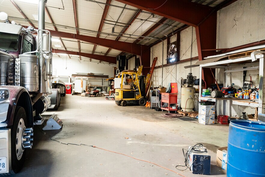 More Photos Of 1630 N Interstate 35 E, Lancaster Flex For Sale