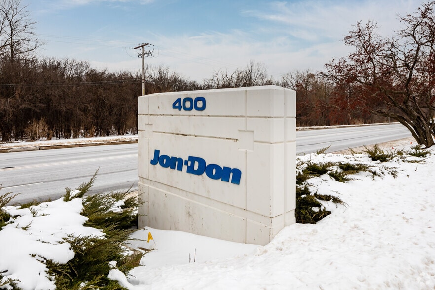 More Photos Of 400 Medinah Rd, Roselle Warehouse For Lease