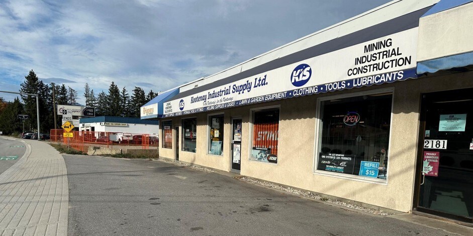 More Photos Of 2181 Columbia Av, Castlegar Service For Sale
