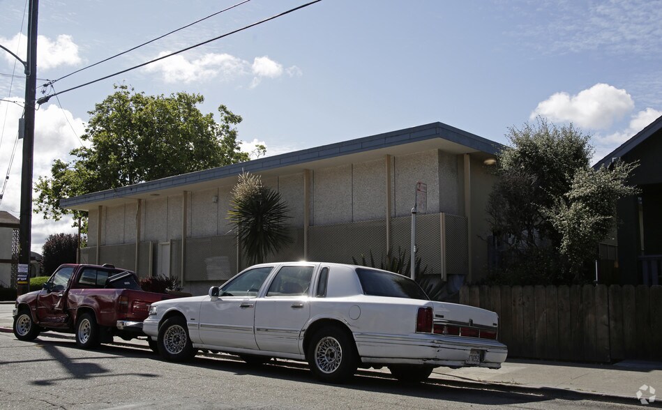 More Photos Of 5709-5715 Market St, Oakland Medical For Sale