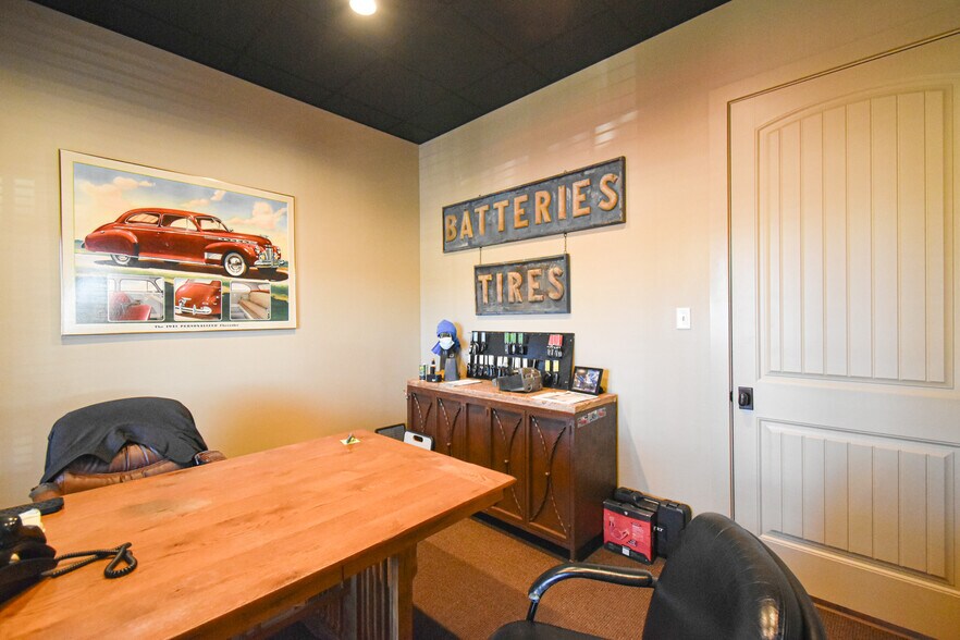 More Photos Of 7906 S Broadway Ave, Tyler Office Residential For Sale