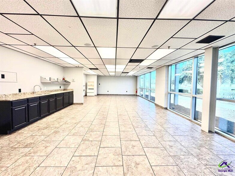 More Photos Of 801 Valley Dr, Perry Distribution For Lease