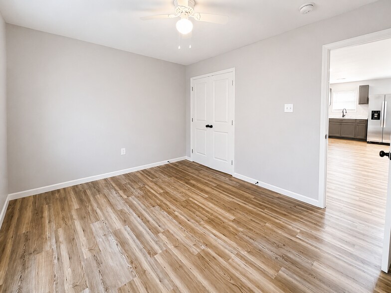 More Photos Of 191 Railroad St, Phil Campbell Dormitory For Sale