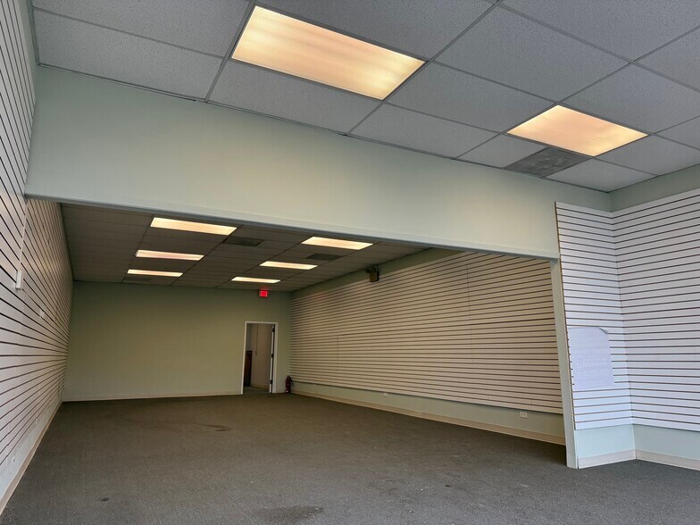 More Photos Of 771-777 Milwaukee Ave, Glenview Storefront Retail Office For Sale