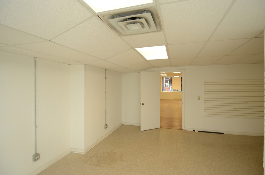 More Photos Of 507 W Diversey Pky, Chicago General Retail For Lease