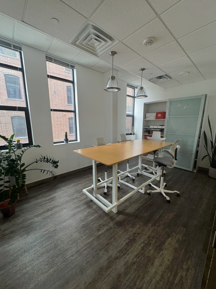 More Photos Of 1818 Parmenter St, Middleton Office For Lease