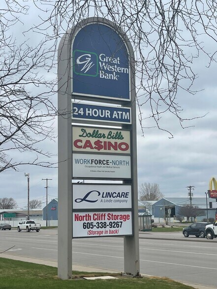 More Photos Of 4914-4932 N Cliff Ave, Sioux Falls Storefront Retail Office For Lease