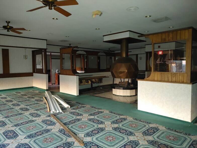 More Photos Of 300 S 3rd, Quincy Hotel For Sale