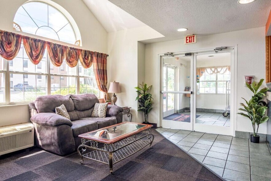 More Photos Of 2440 Williams St, Chattanooga Hotel For Sale