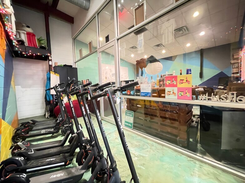 More Photos Of 633 NW 13th St, Gainesville General Retail For Sale