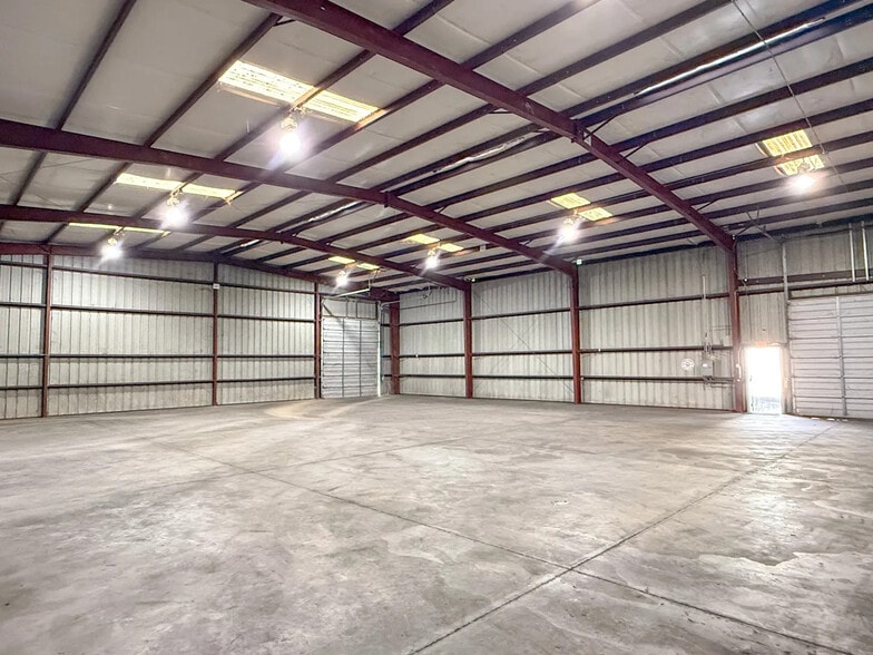 More Photos Of 13327 S Choctaw Dr, Baton Rouge Distribution For Sale