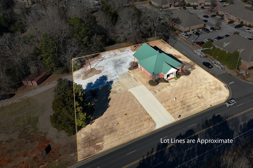 More Photos Of 5500 Watermelon Rd, Northport Medical For Lease