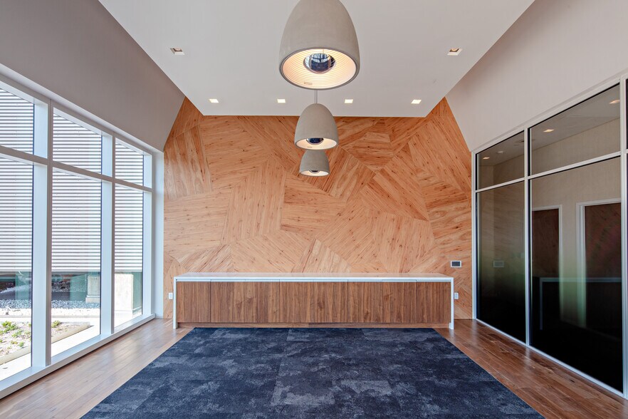 More Photos Of 2100 L St NW, Washington Office For Lease