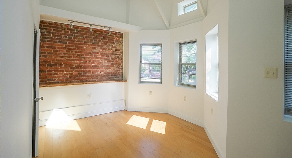 More Photos Of 37 Florida Ave NE, Washington Office For Sale
