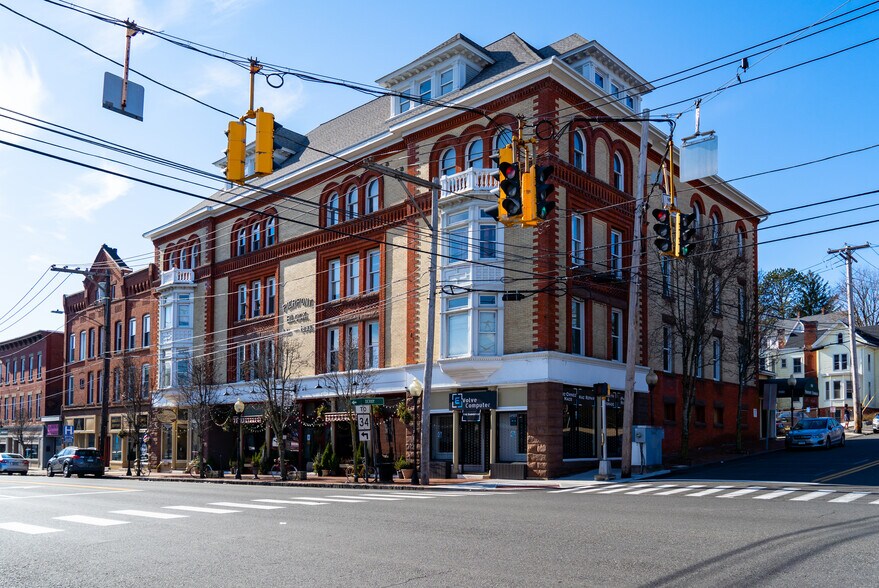 More Photos Of 494-500 Howe Ave, Shelton Apartments For Lease