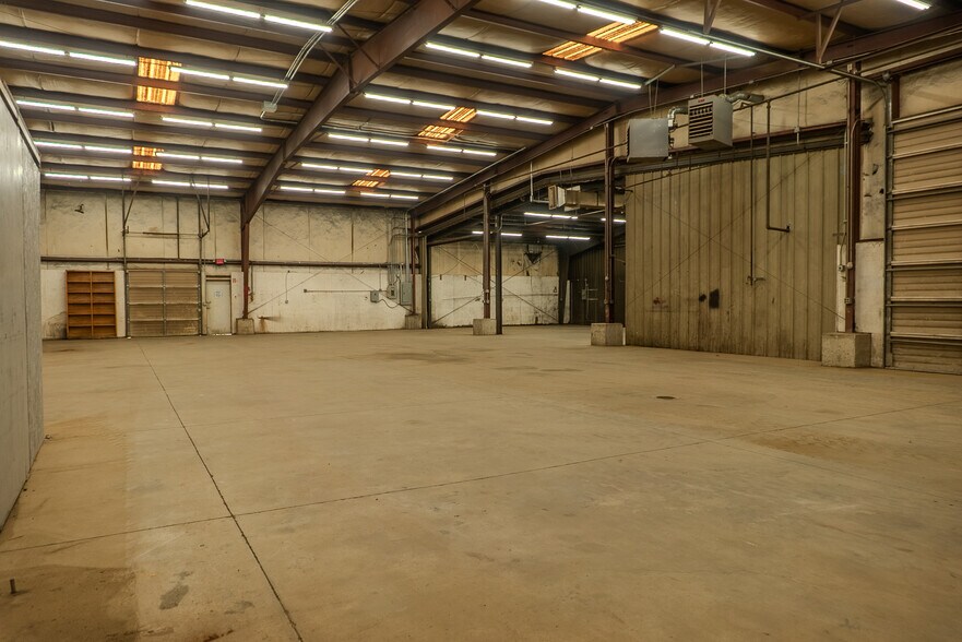 More Photos Of 6504 Burlington Rd, Whitsett Manufacturing For Lease