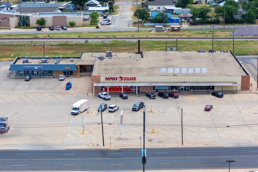More Photos Of 500-511 E Broadway St, Sweetwater Storefront For Sale
