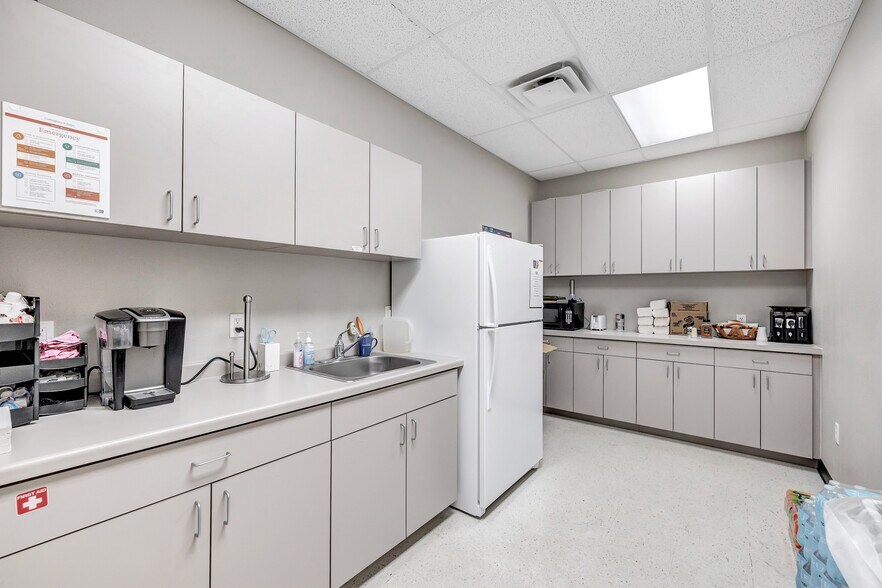 More Photos Of 2109 E Capitol Dr, Appleton Office For Lease